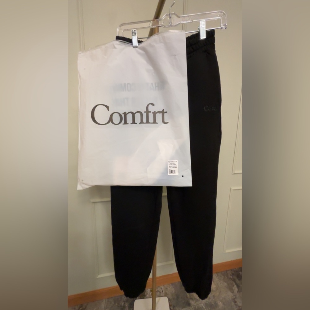 Comfrt Signature Sweatpants NWT Small Unisex Black sweatpants cropped MSRP $70 - Picture 4 of 6
